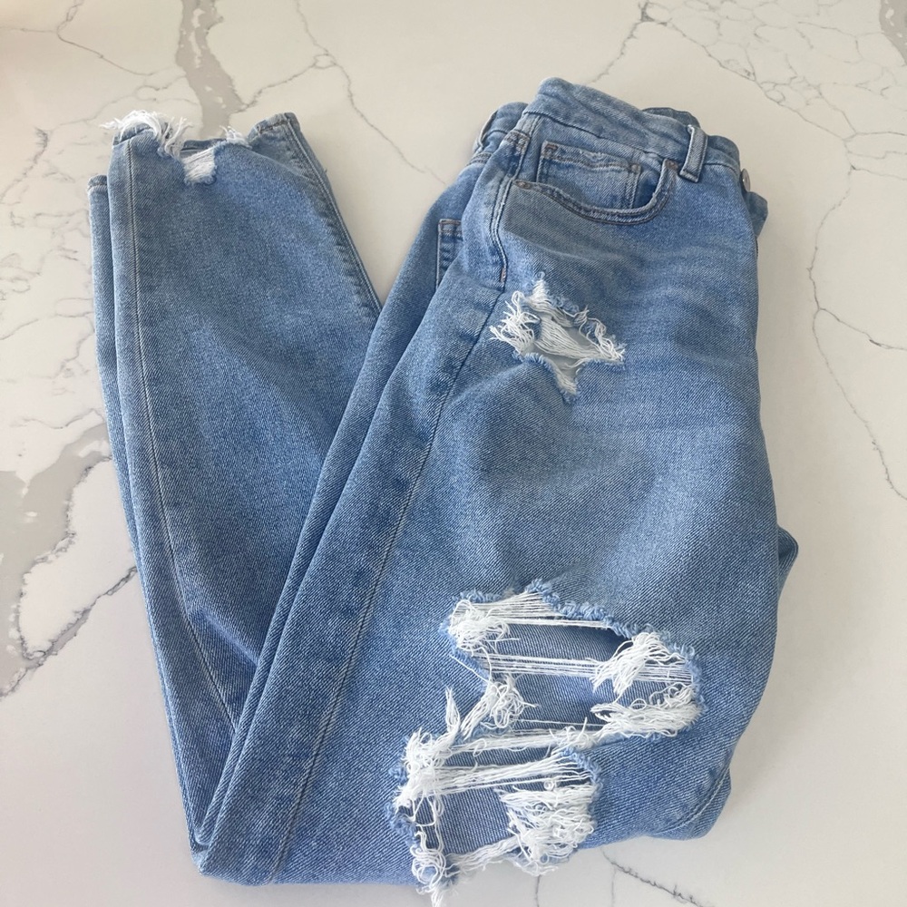 2 pairs of women’s jeans